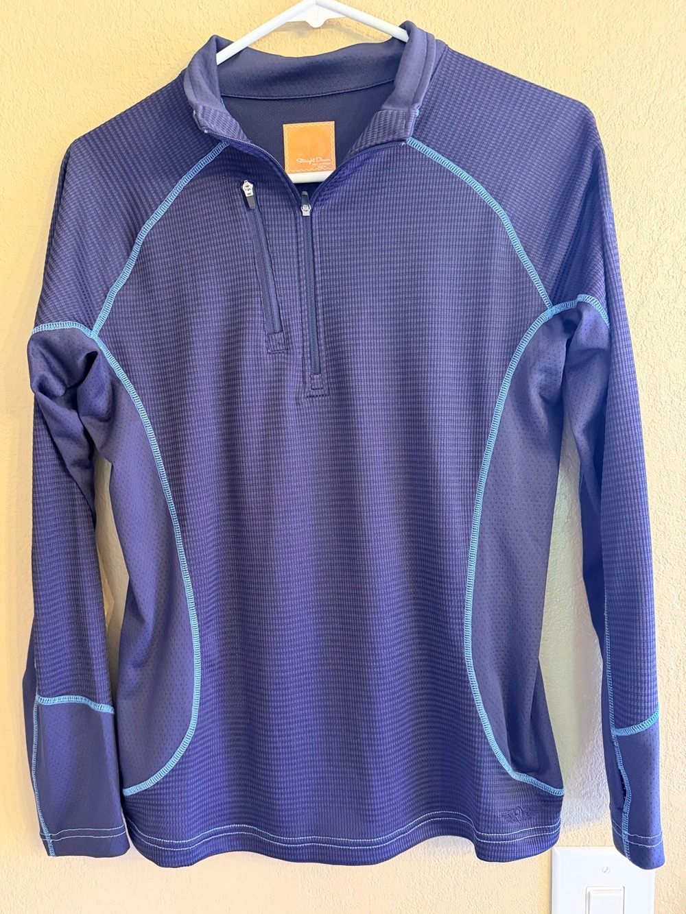 Straight Down Women’s Long-Sleeve athletic Top